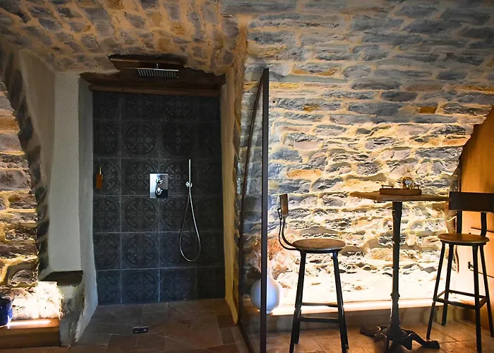 Location de vacances: Hébergement insolite avec jacuzzi privatif Millau